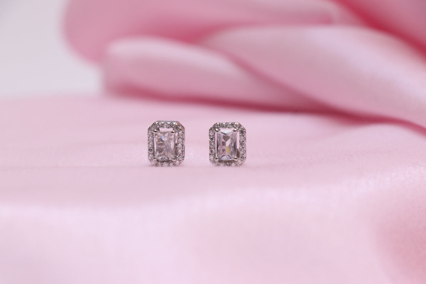 Silver Solitaire Minimal Pendant Set