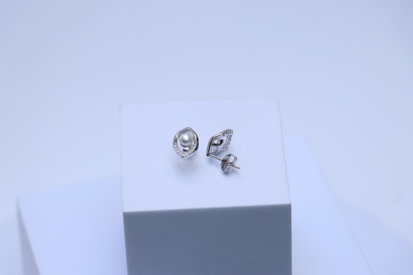 Li'l Pearl Silver Studs