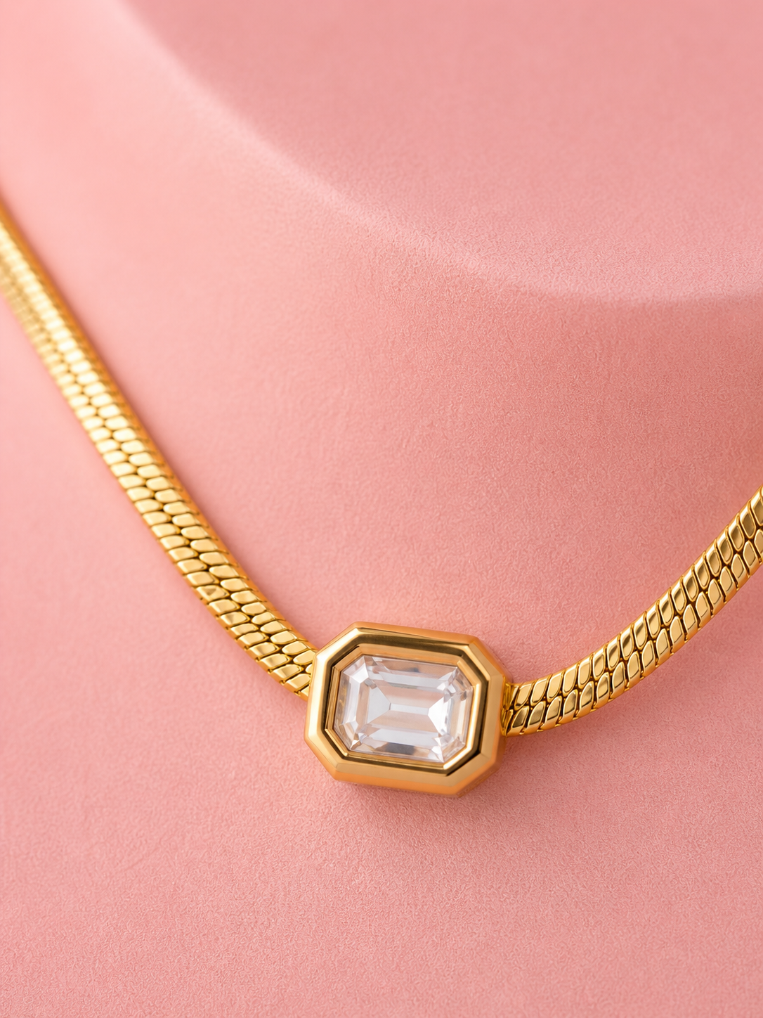 Solitaire Minimal Pendant