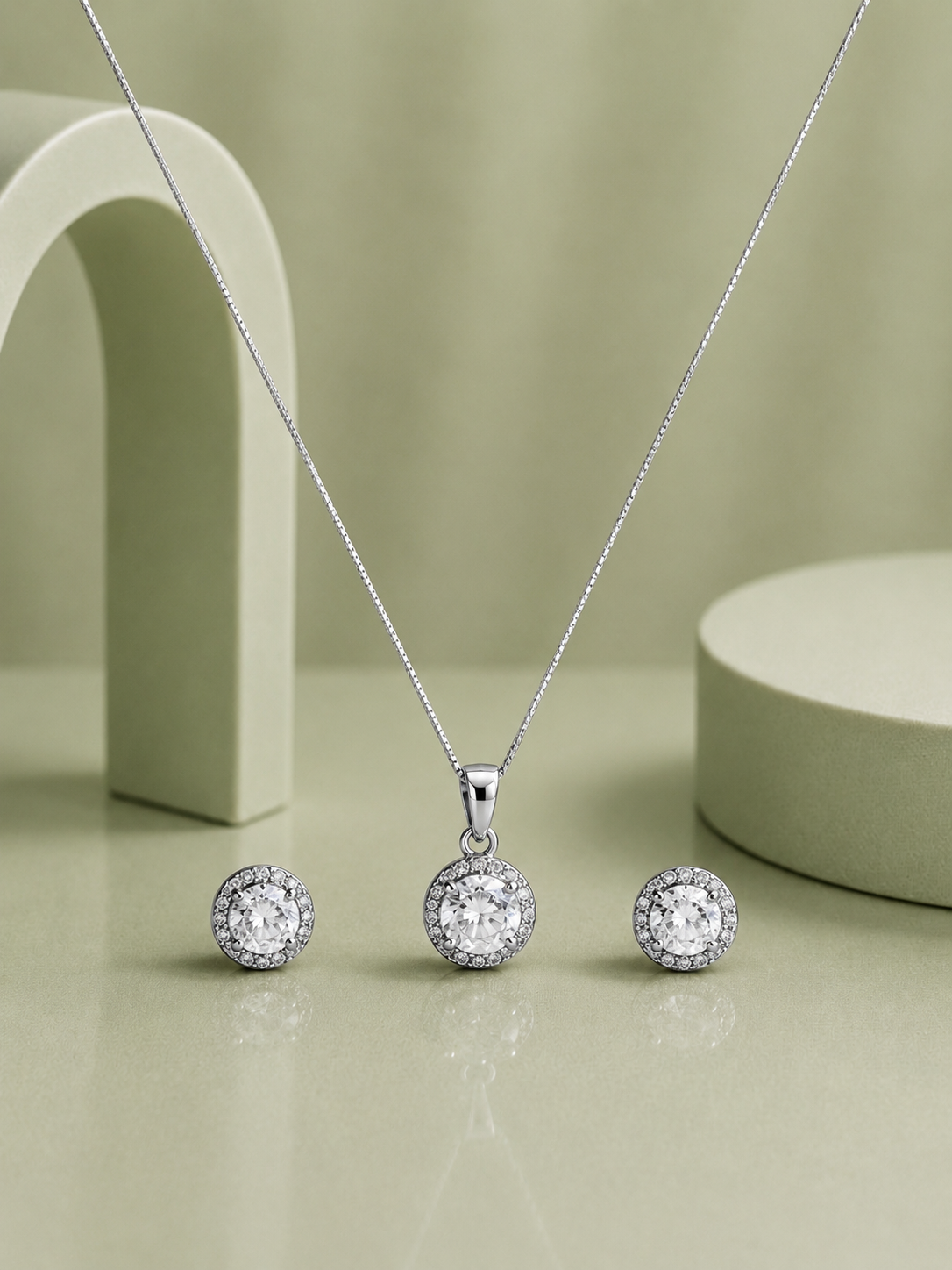 Round Solitaire Pendant Set