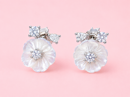 White Bloom Necklace