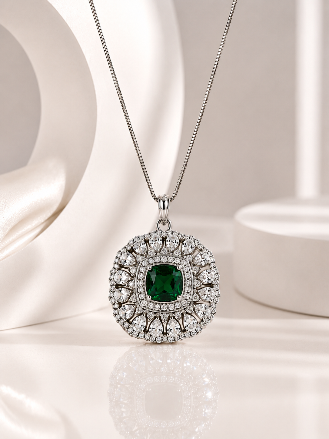 Emerald Majesty Pendant Set
