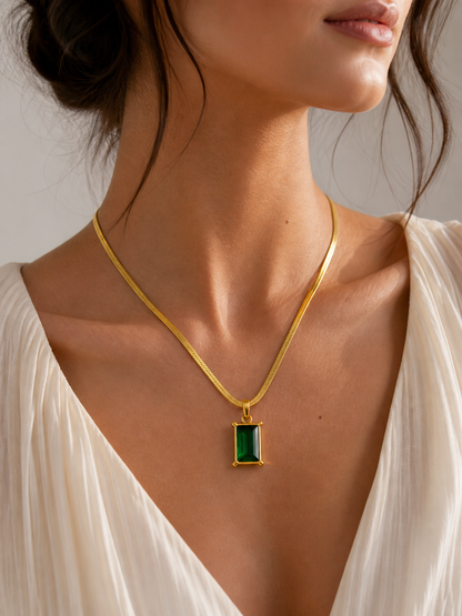 Emerald Minimal Pendant