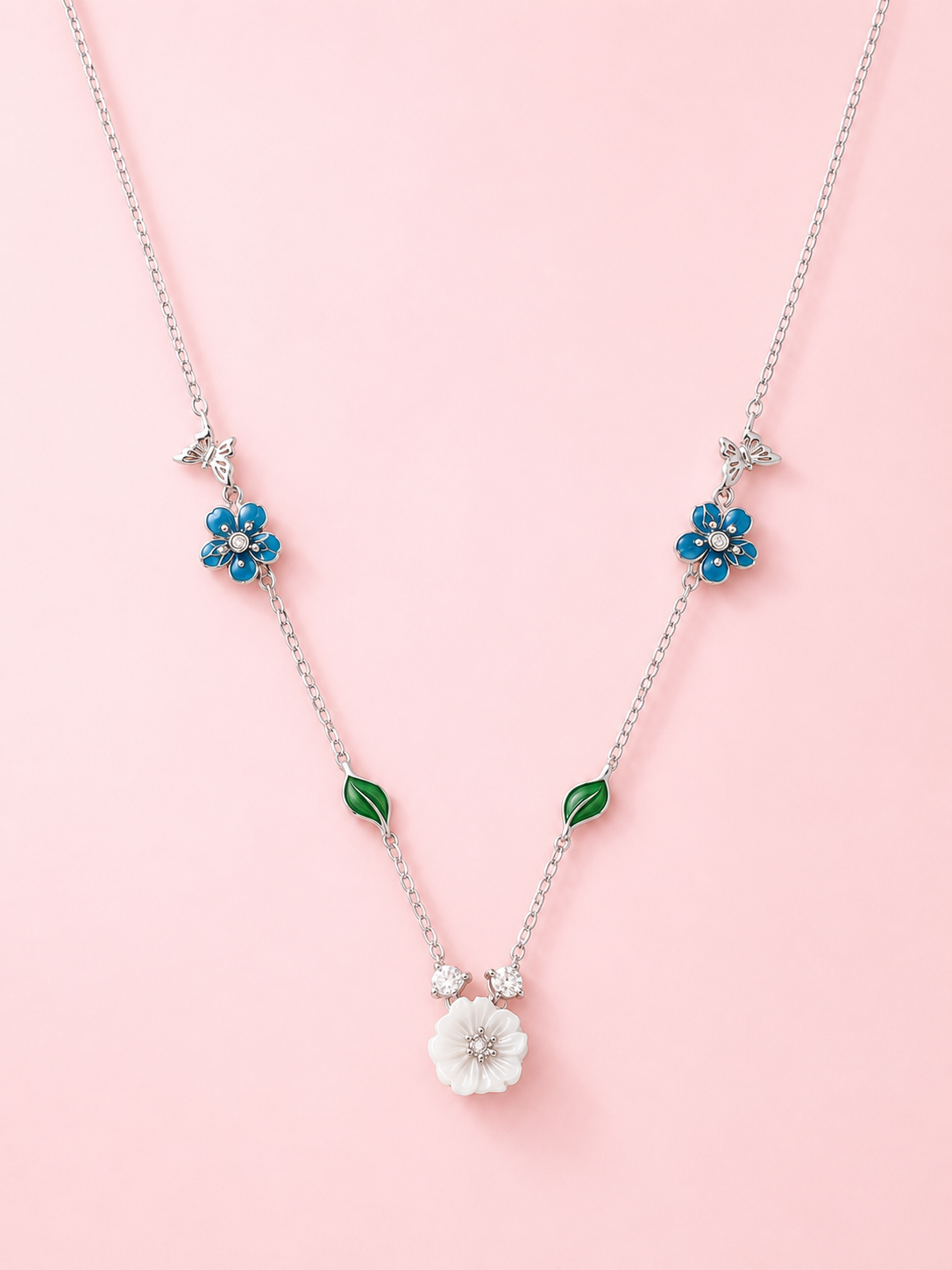 White Bloom Necklace