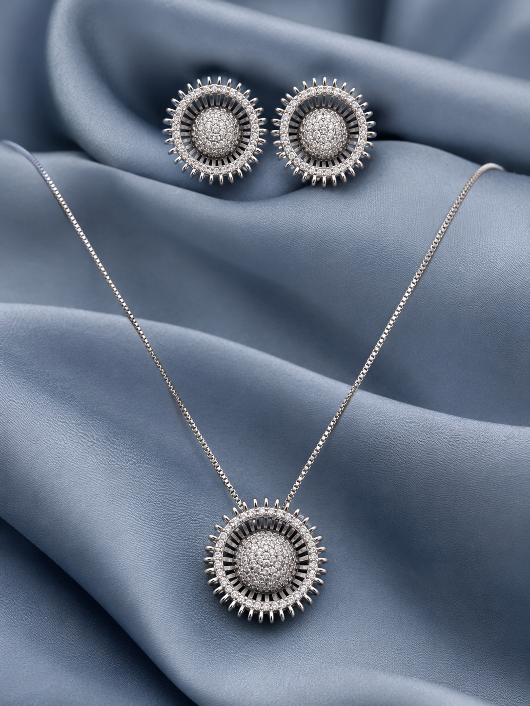 Premium Round Pendant Set