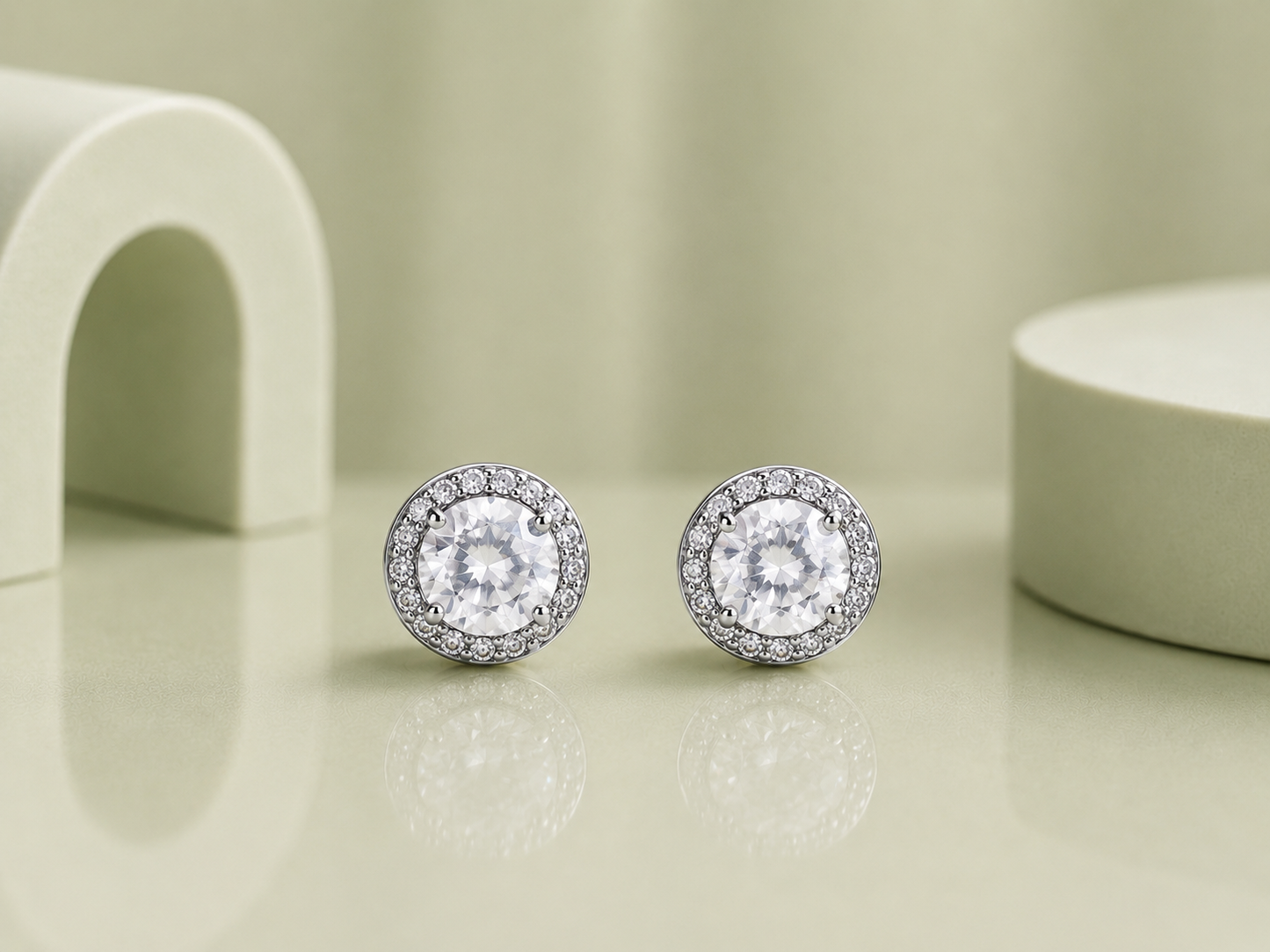 Round Solitaire Pendant Set
