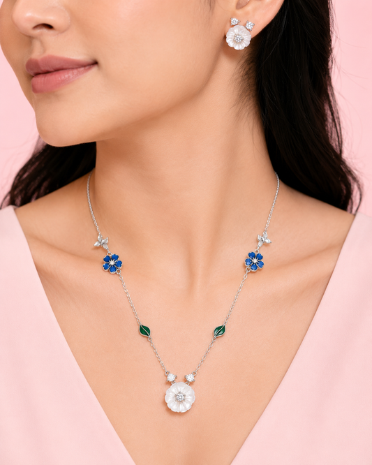 White Bloom Necklace