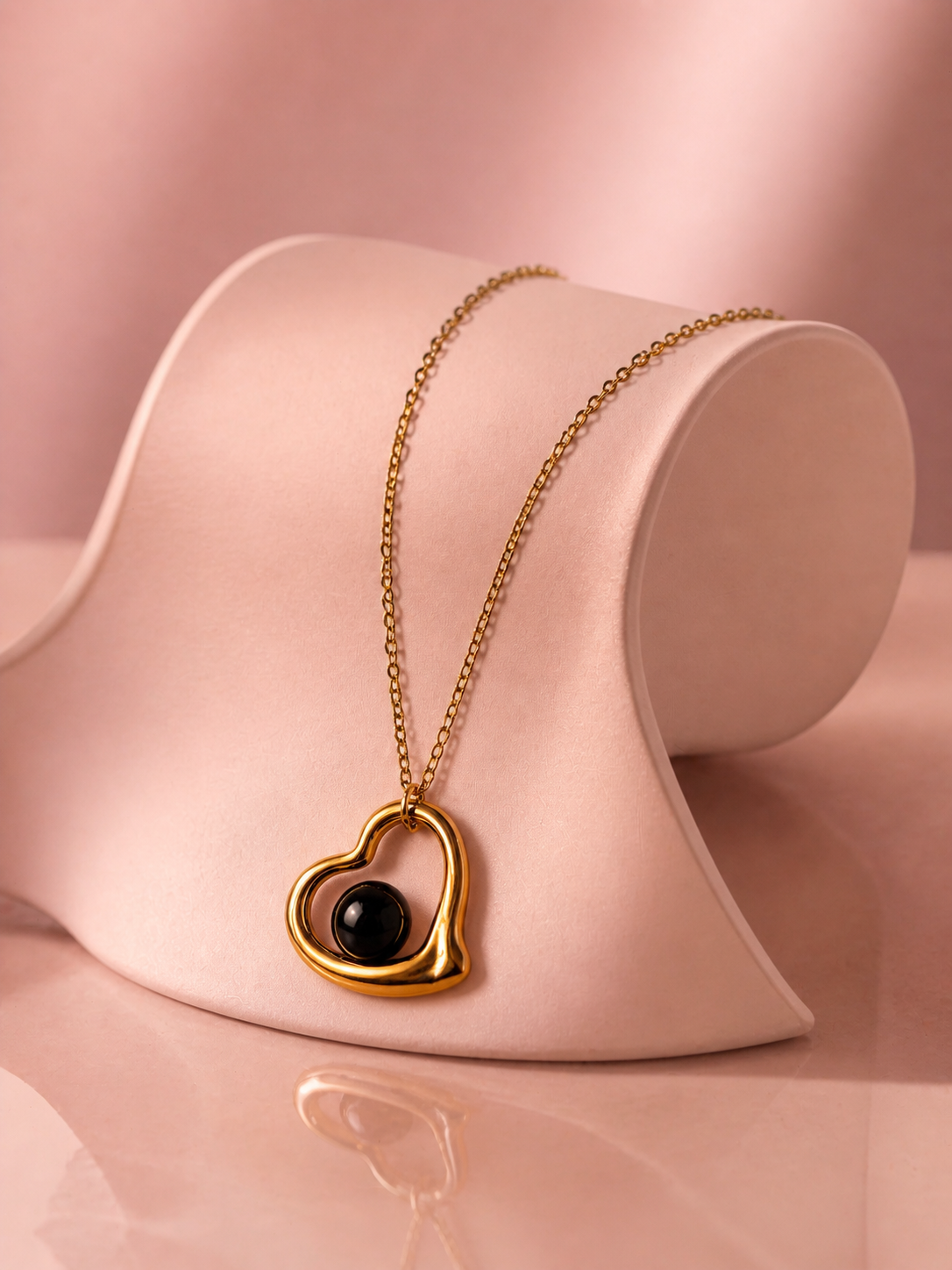 Curvy Heart Minimal Pendant