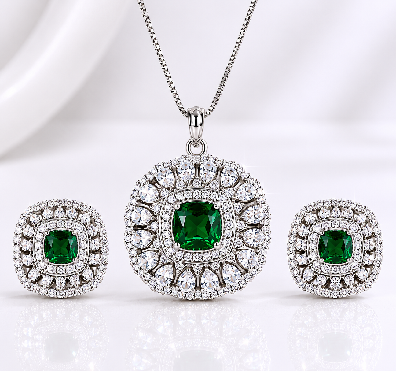 Emerald Majesty Pendant Set