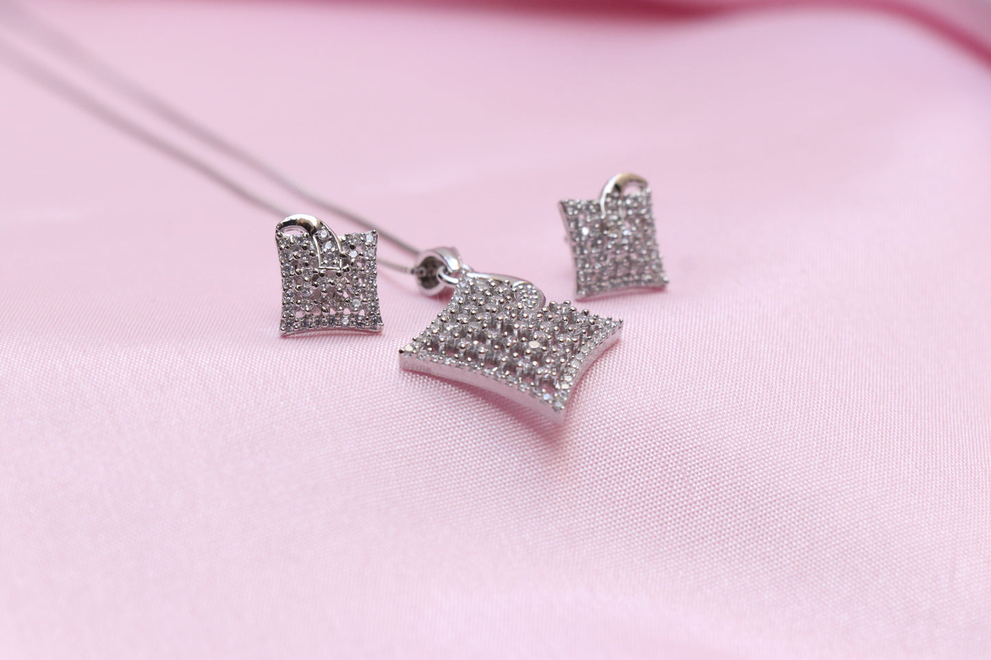 Diamond Studded Pendant Set