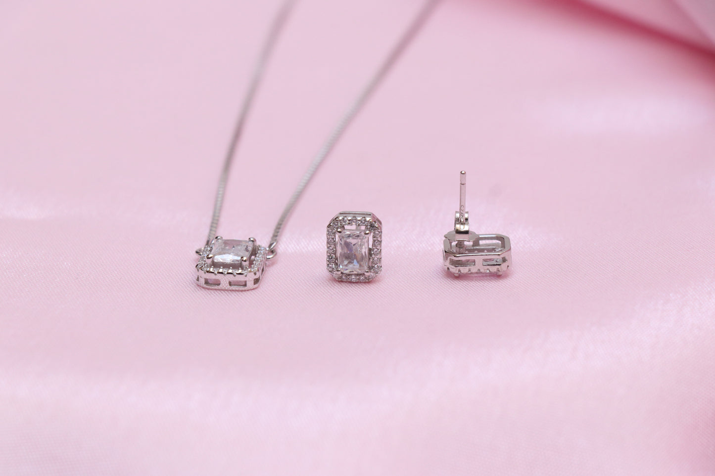 Silver Solitaire Minimal Pendant Set