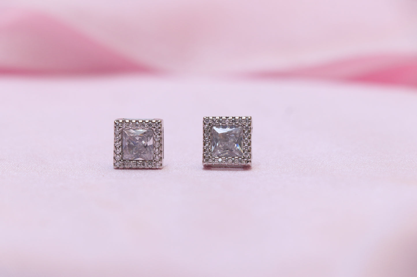 Square Solitaire Stud