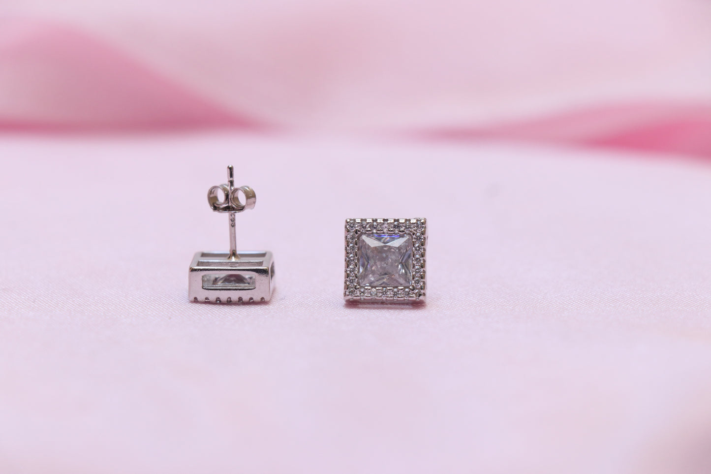 Square Solitaire Stud