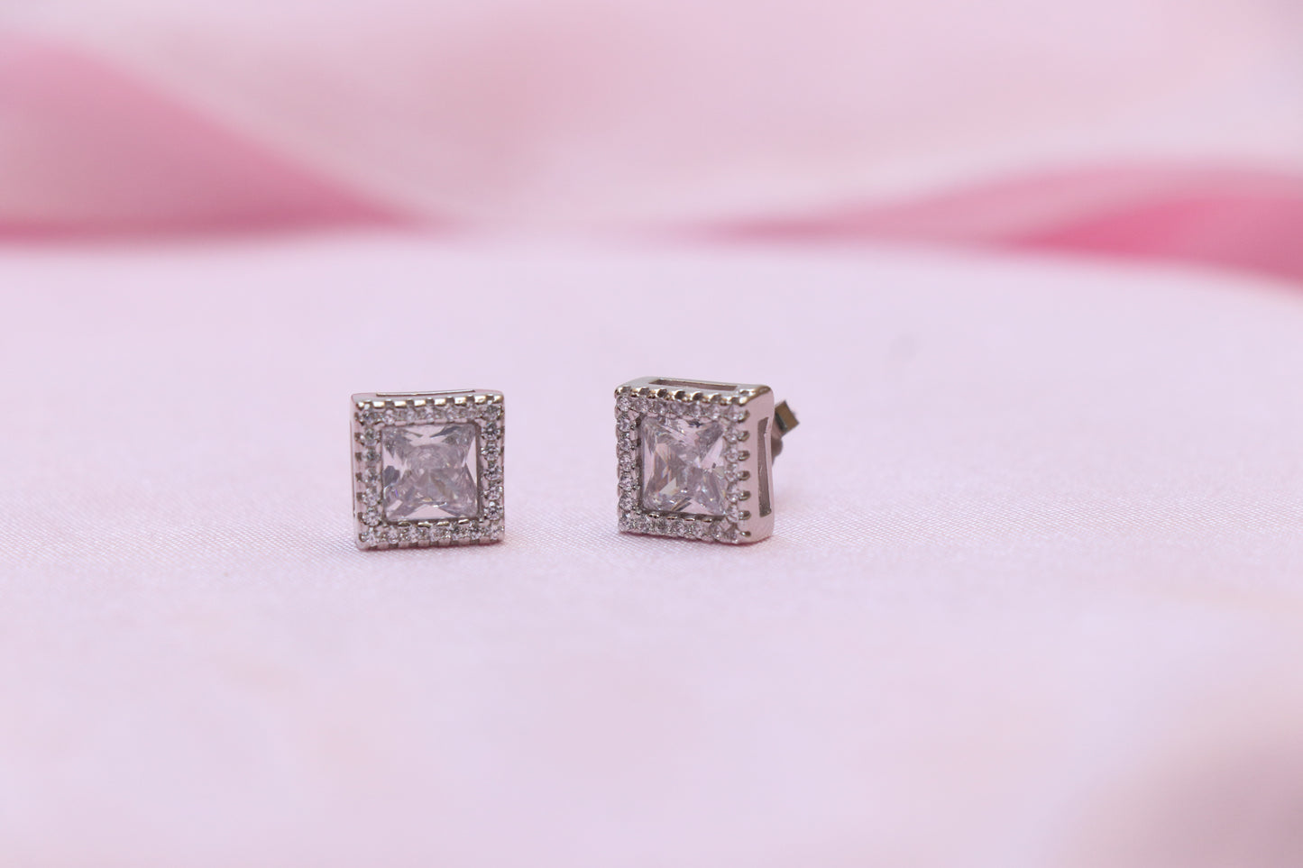 Square Solitaire Stud