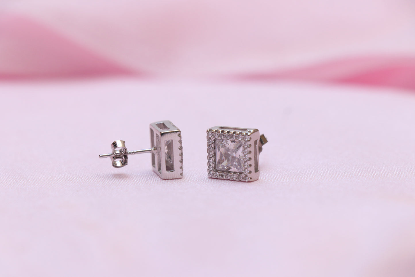 Square Solitaire Stud