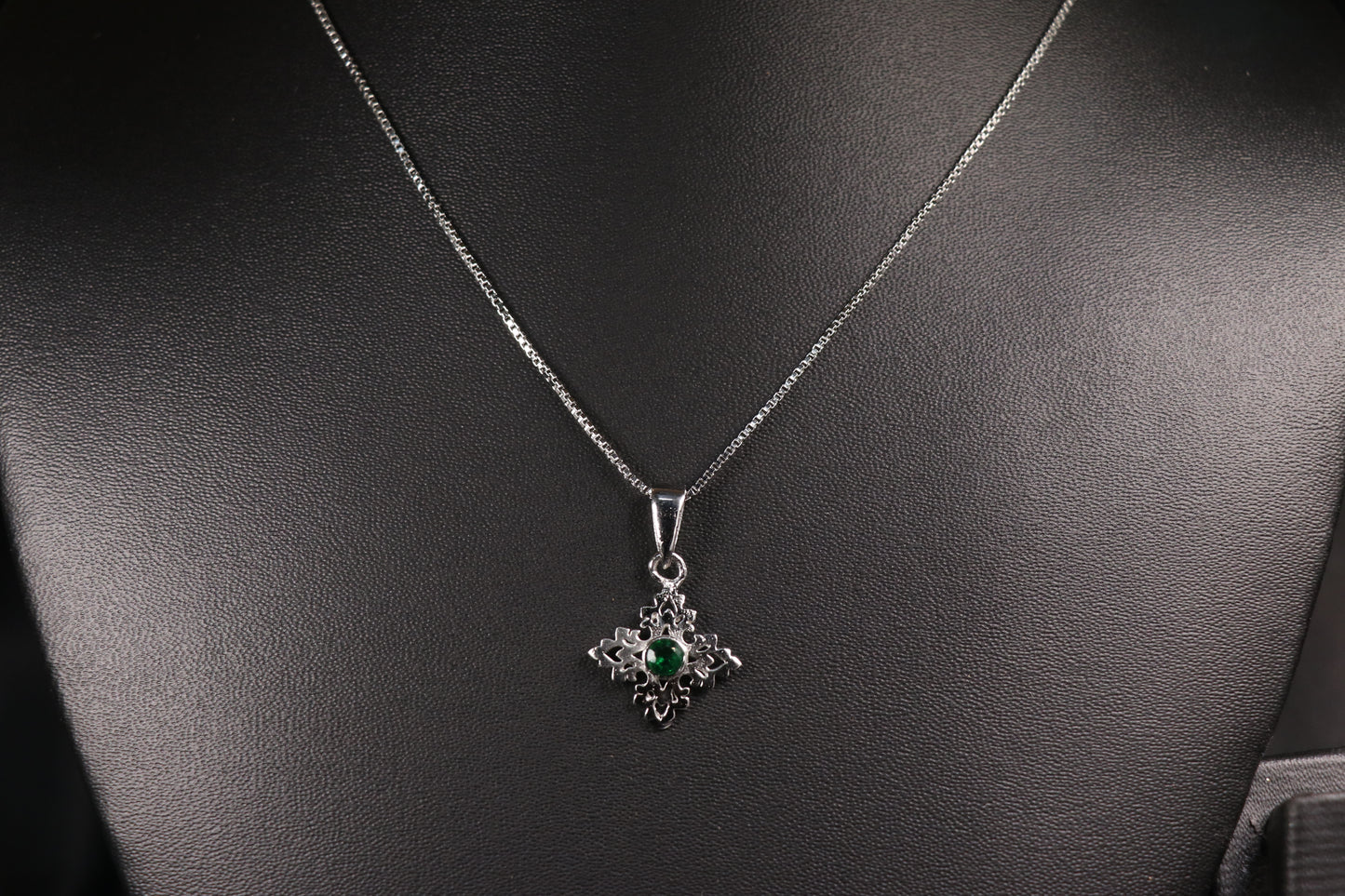 Square leaf Emerald Minimal Pendant