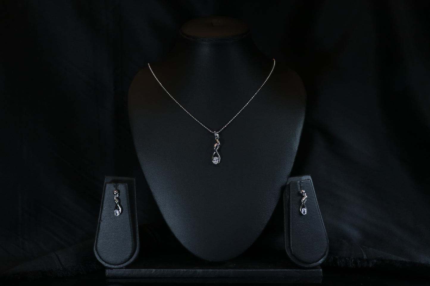 Infinity Solitaire Silver Pendant Set