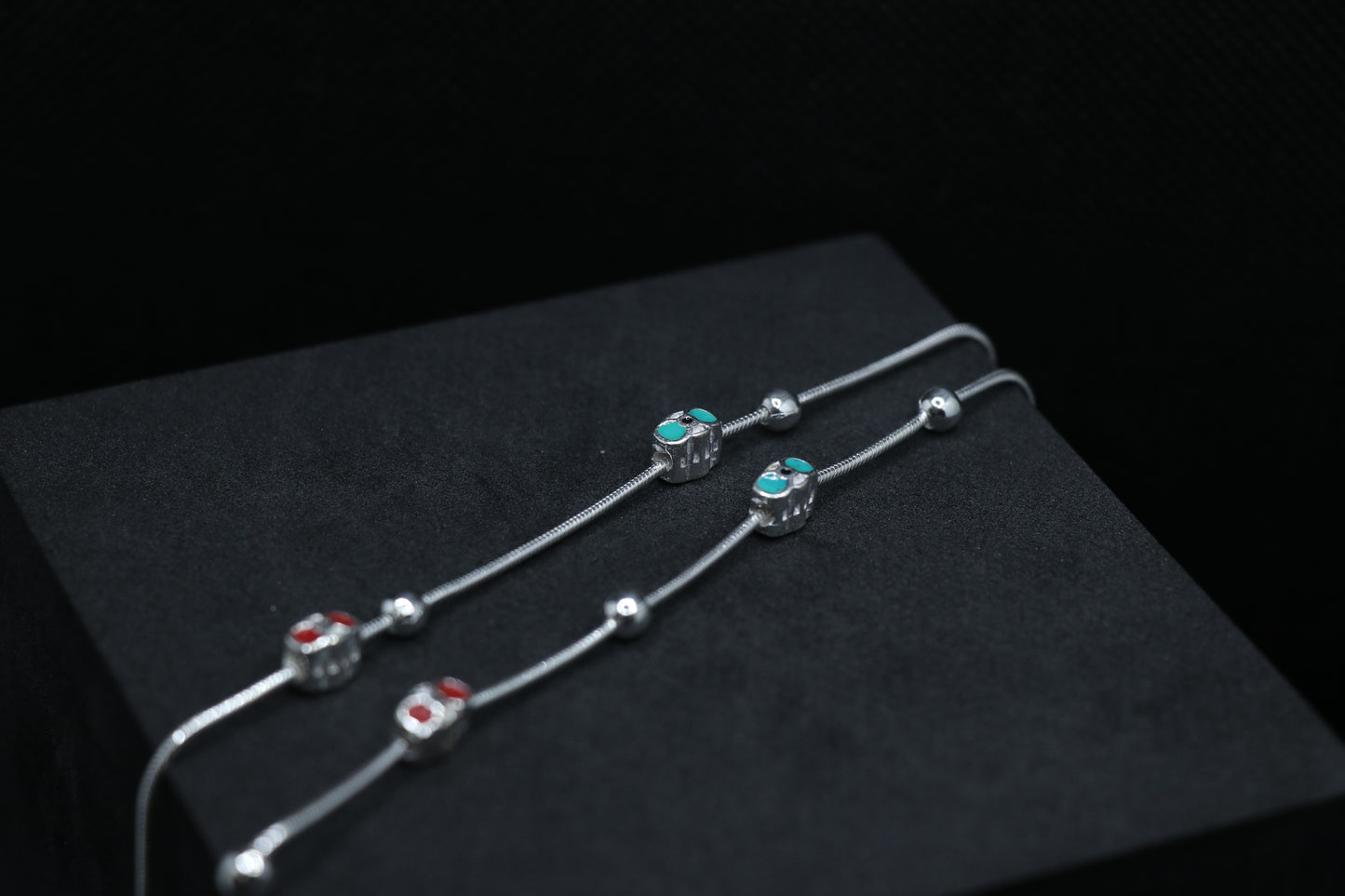 Embedded Ribbon Silver Anklet