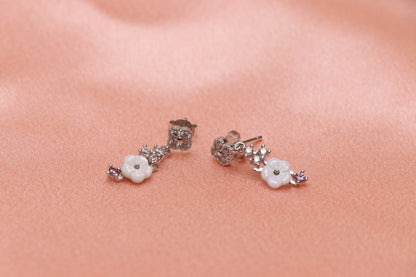 Hanging White Flower Silver Drop Earrings