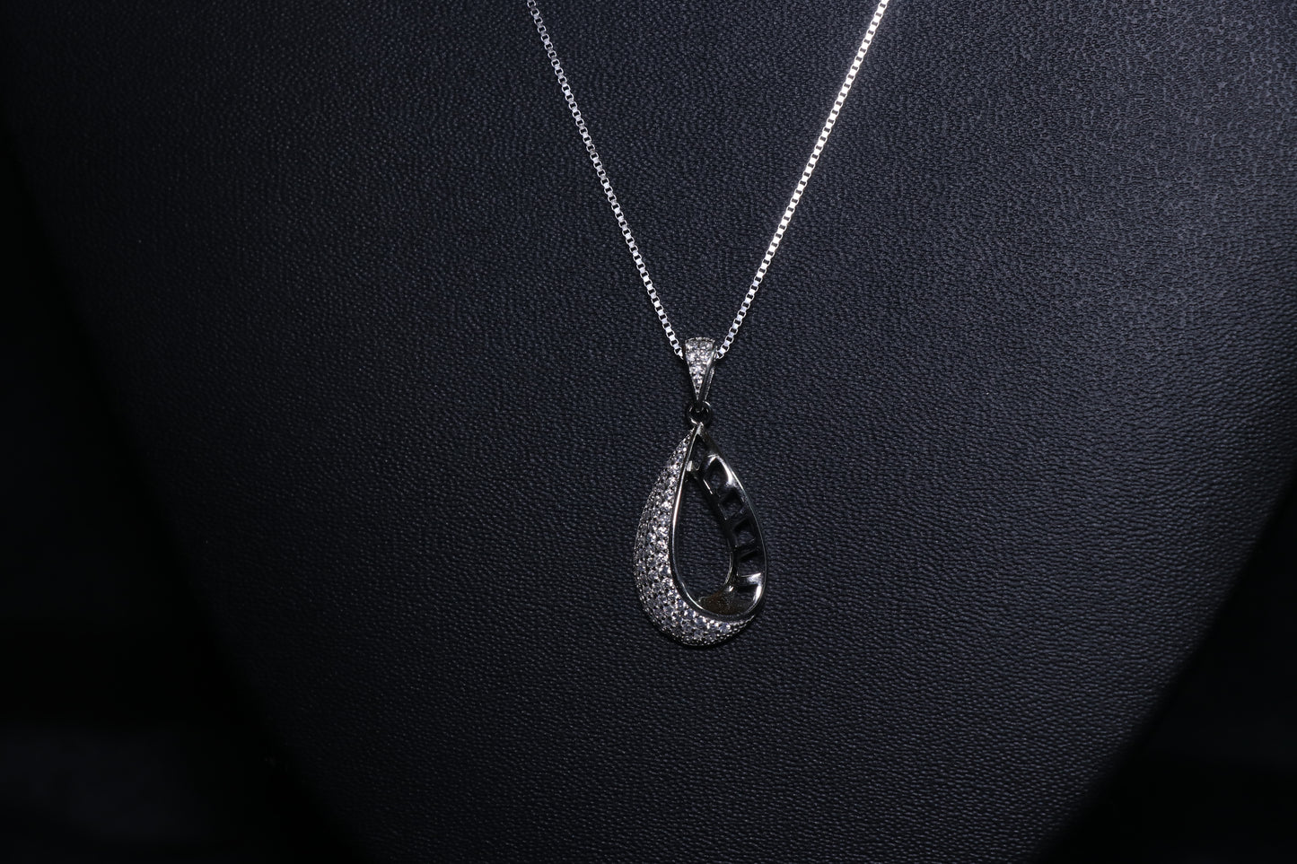 Oval studded 925 Silver Pendant