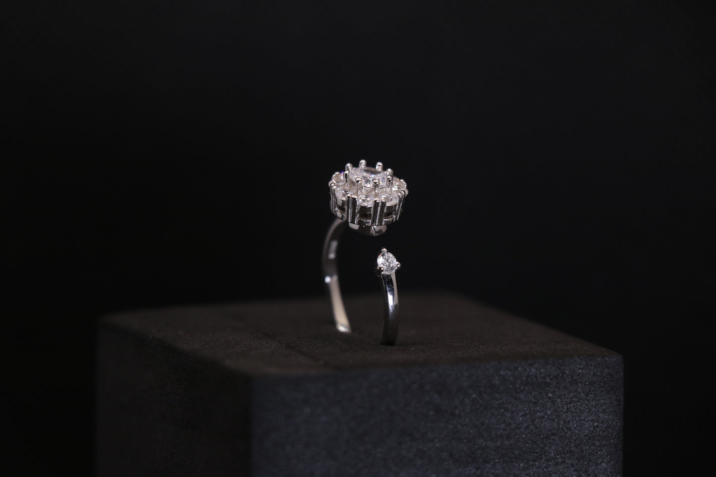 Rotatable Solitaire Silver Ring