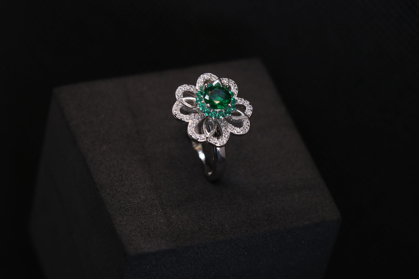 Rotatable Green Silver Cocktail Ring