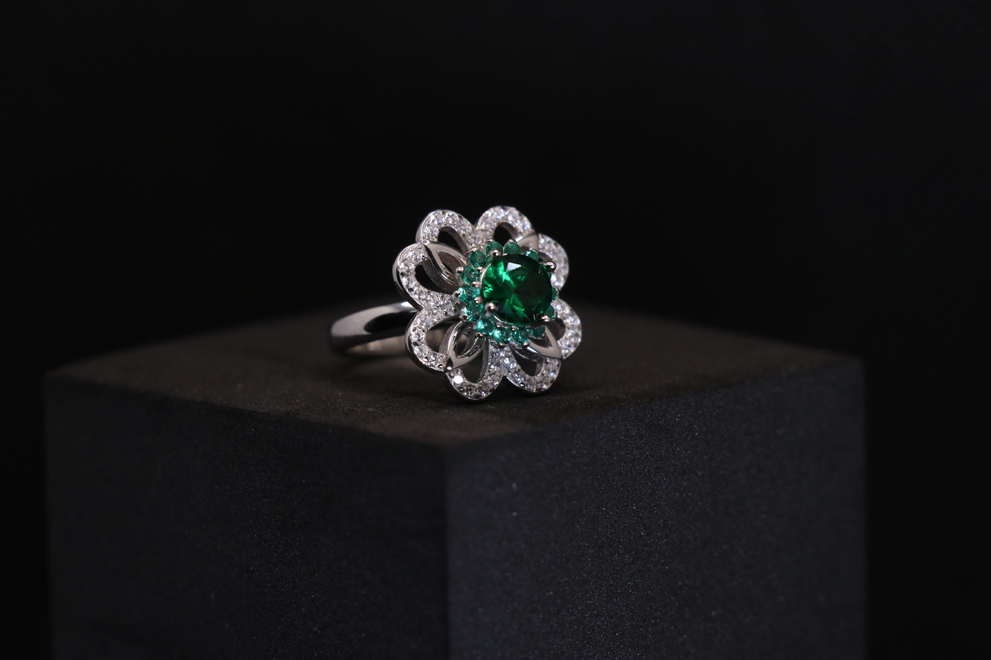 Rotatable Green Silver Cocktail Ring