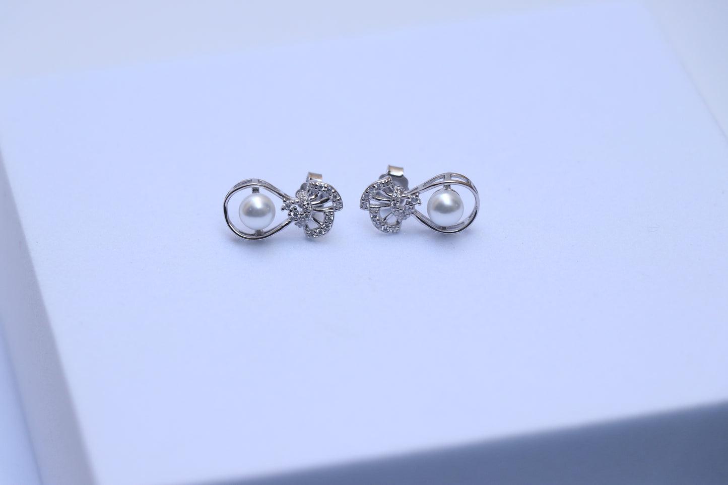 Diamond Pearl Studs