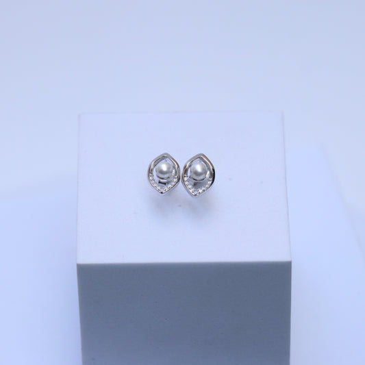 Li'l Pearl Silver Studs