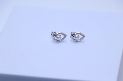 Li'l Pearl Silver Studs