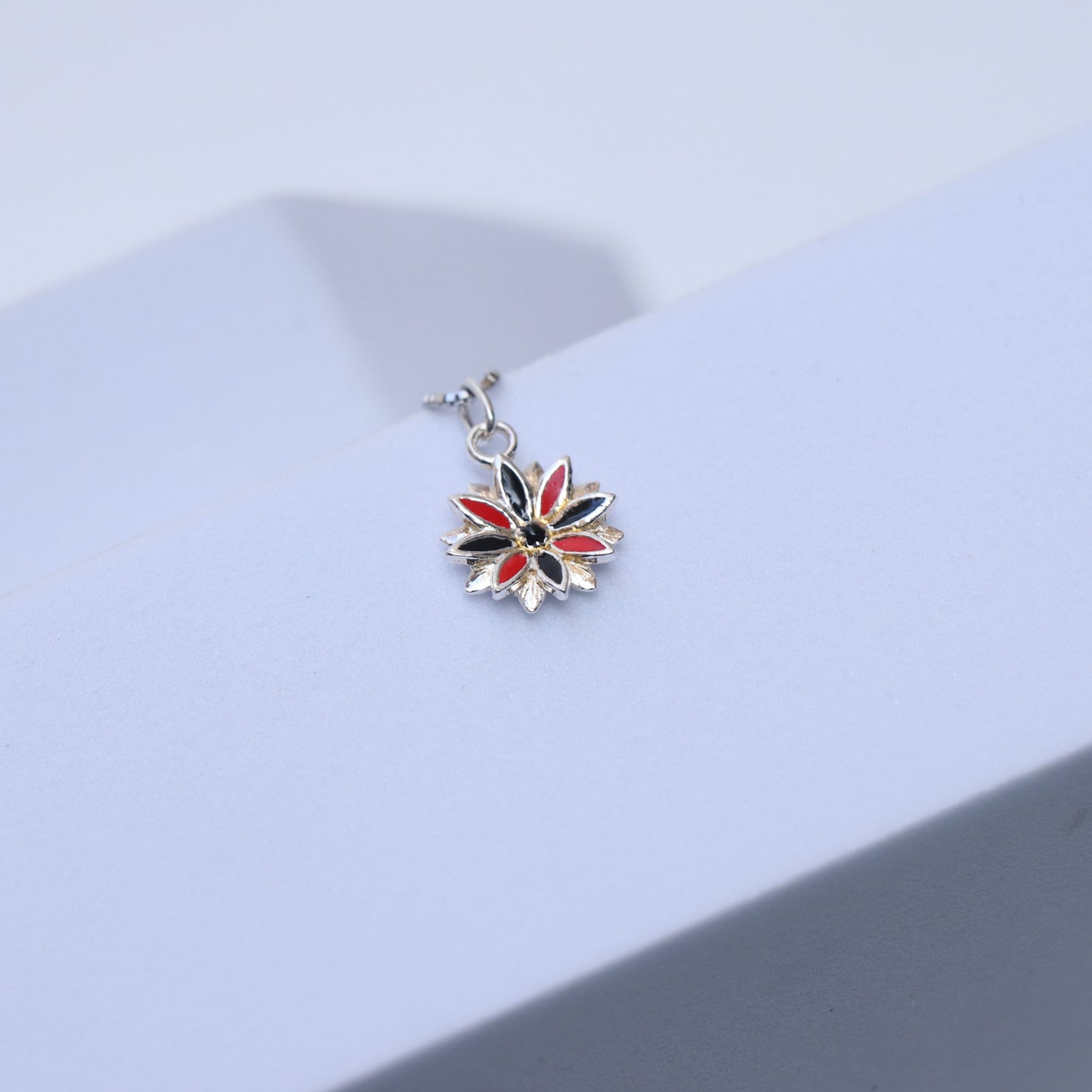 Flower Minimal Pendant