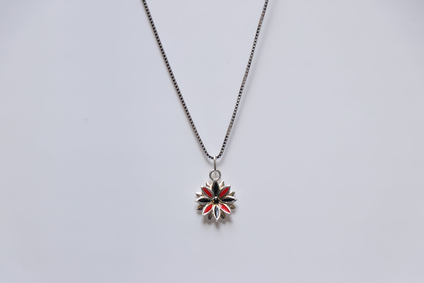 Flower Minimal Pendant