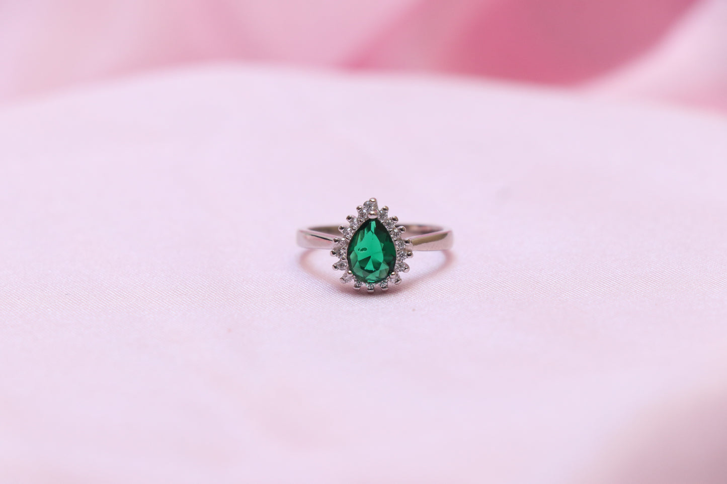 Drop Emerald Silver Ring