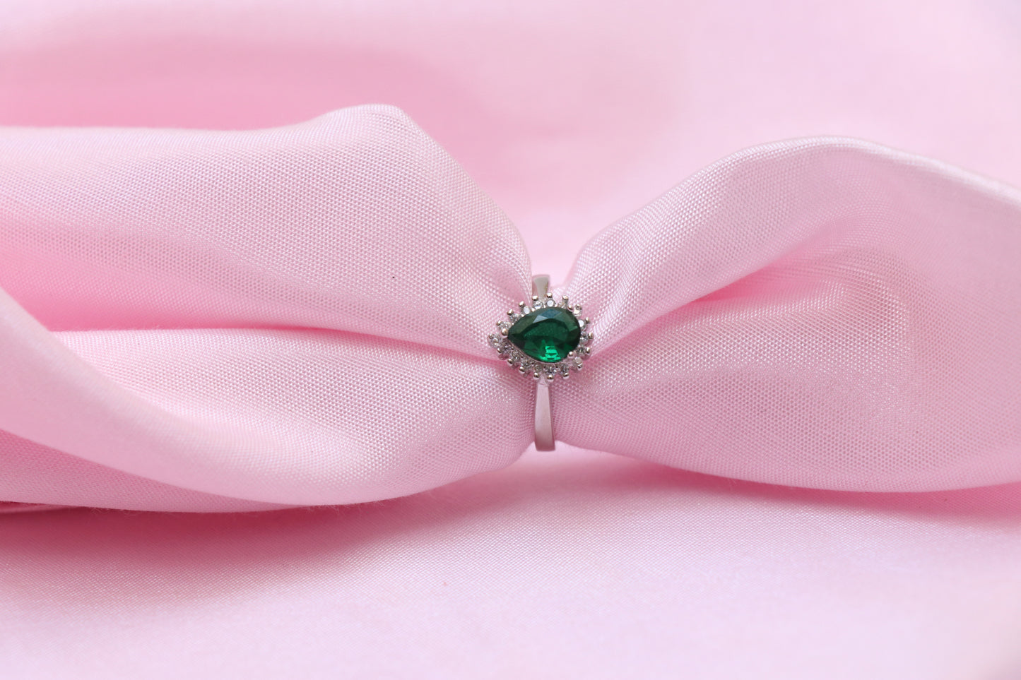 Drop Emerald Silver Ring